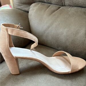 Elegant Tan Women's Heels